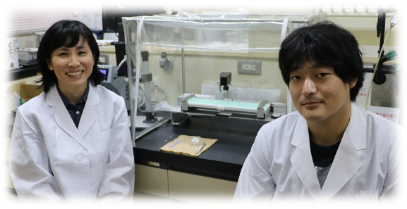 大阪府立大学 大学院工学研究科 准教授・牧浦理恵(左) 大学院生・大畑考司(右)の写真